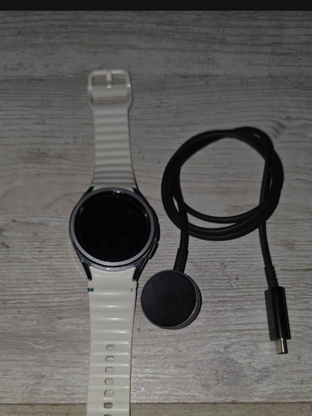 White Smartwatch with Magnetic Charger - Versatile Wearable